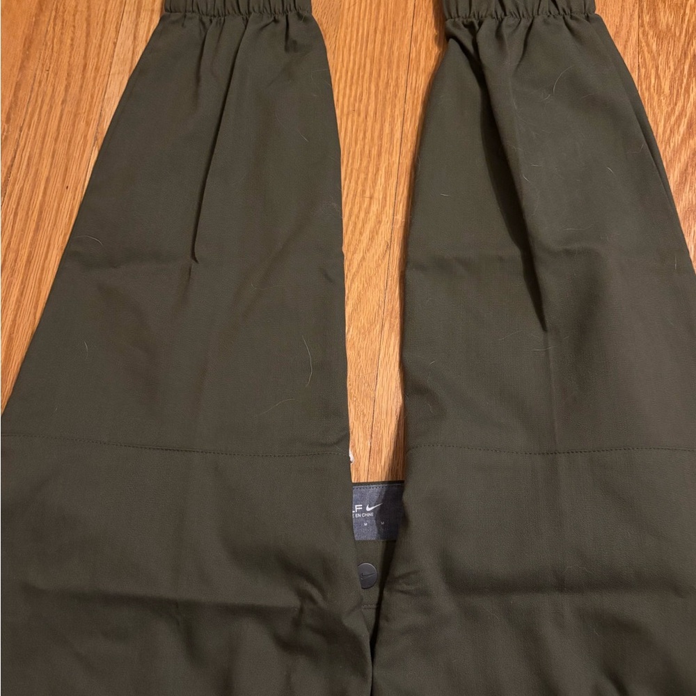 NWT Nike Golf Men's Water Resistant Khaki Green Chinos - Size 32 - Picture 2 of 6
